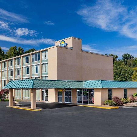 Days Inn By Wyndham Cambridge Eksteriør bilde