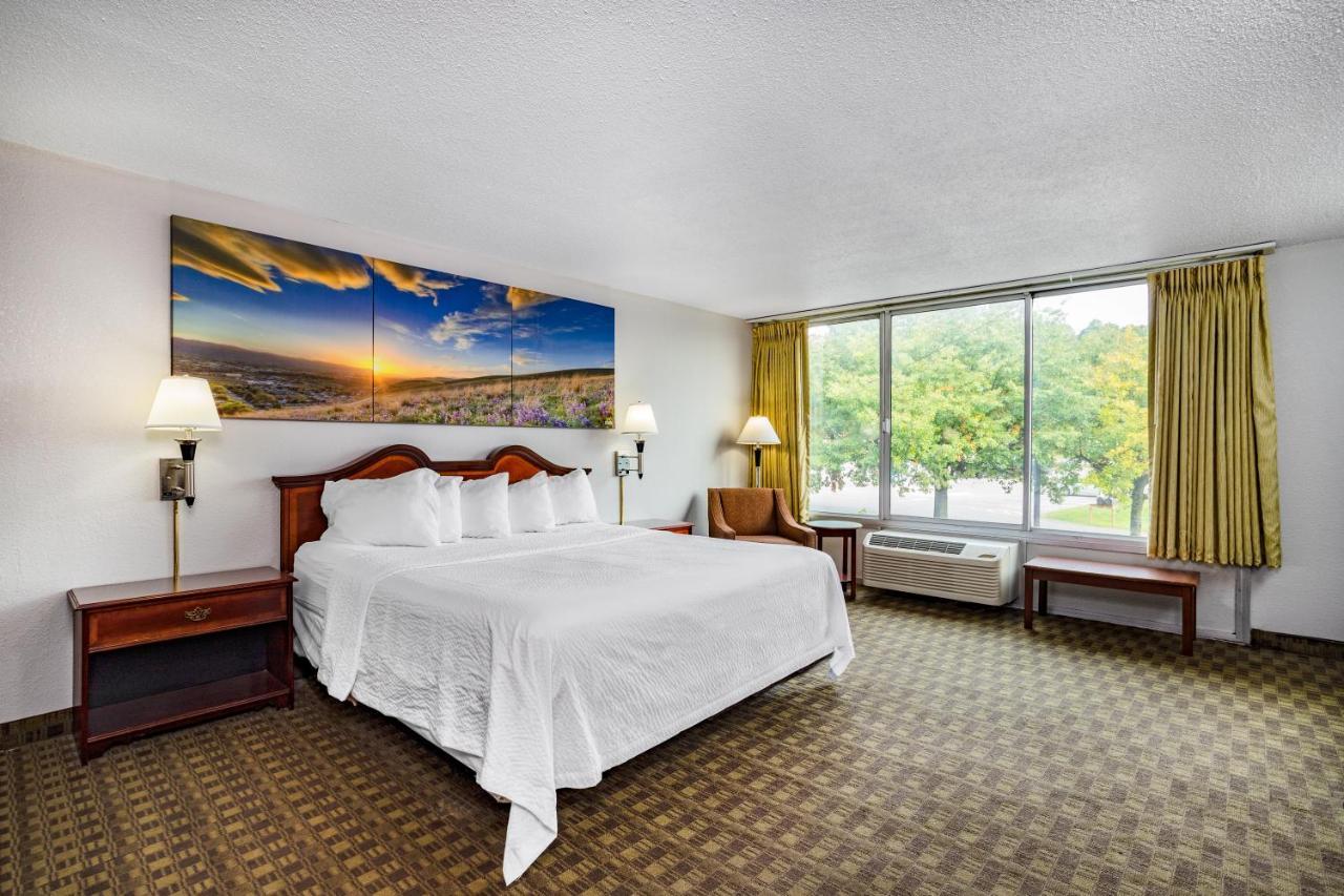 Days Inn By Wyndham Cambridge Eksteriør bilde