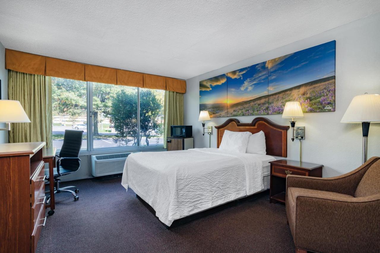 Days Inn By Wyndham Cambridge Eksteriør bilde