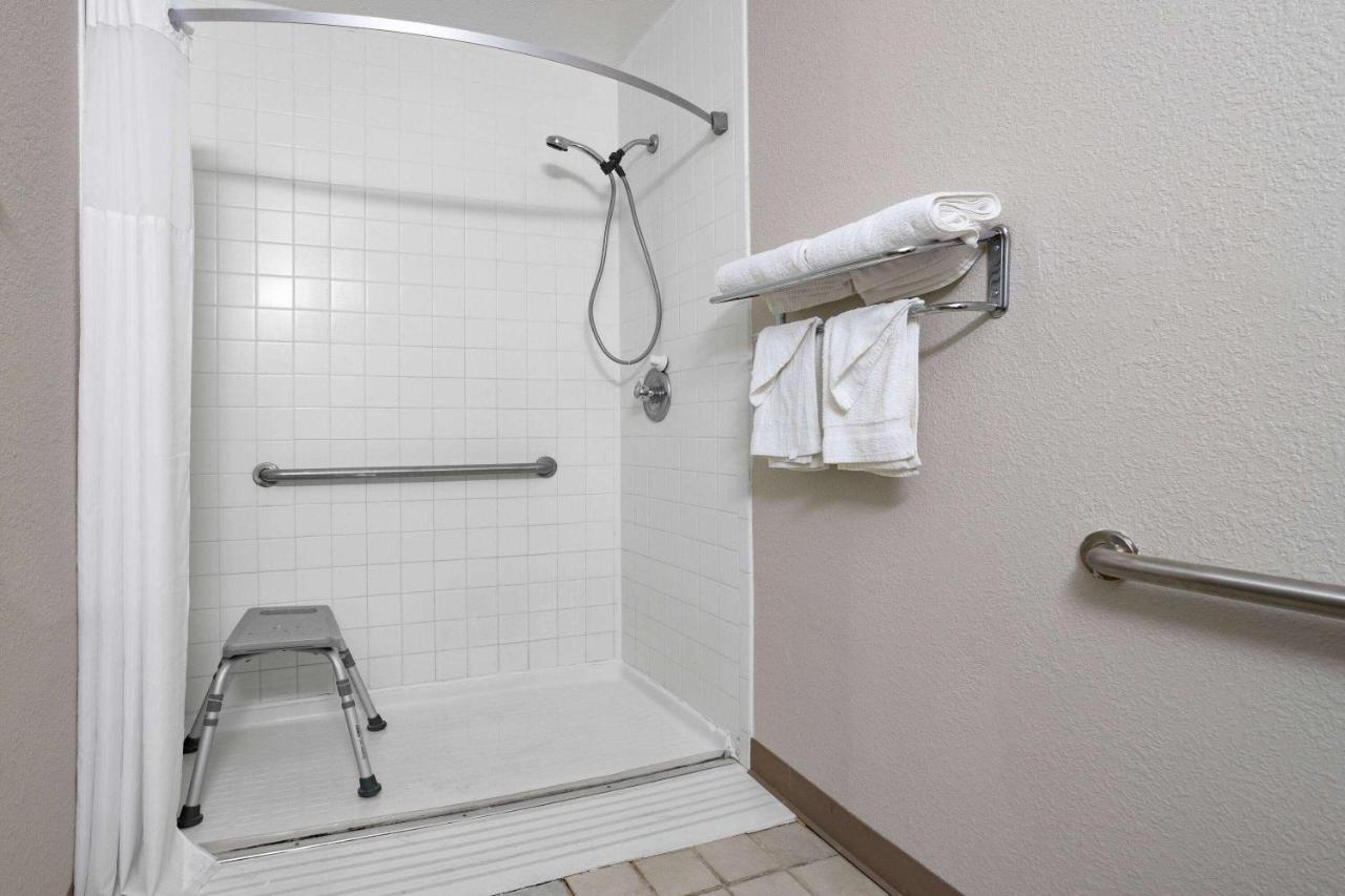 Days Inn By Wyndham Cambridge Eksteriør bilde