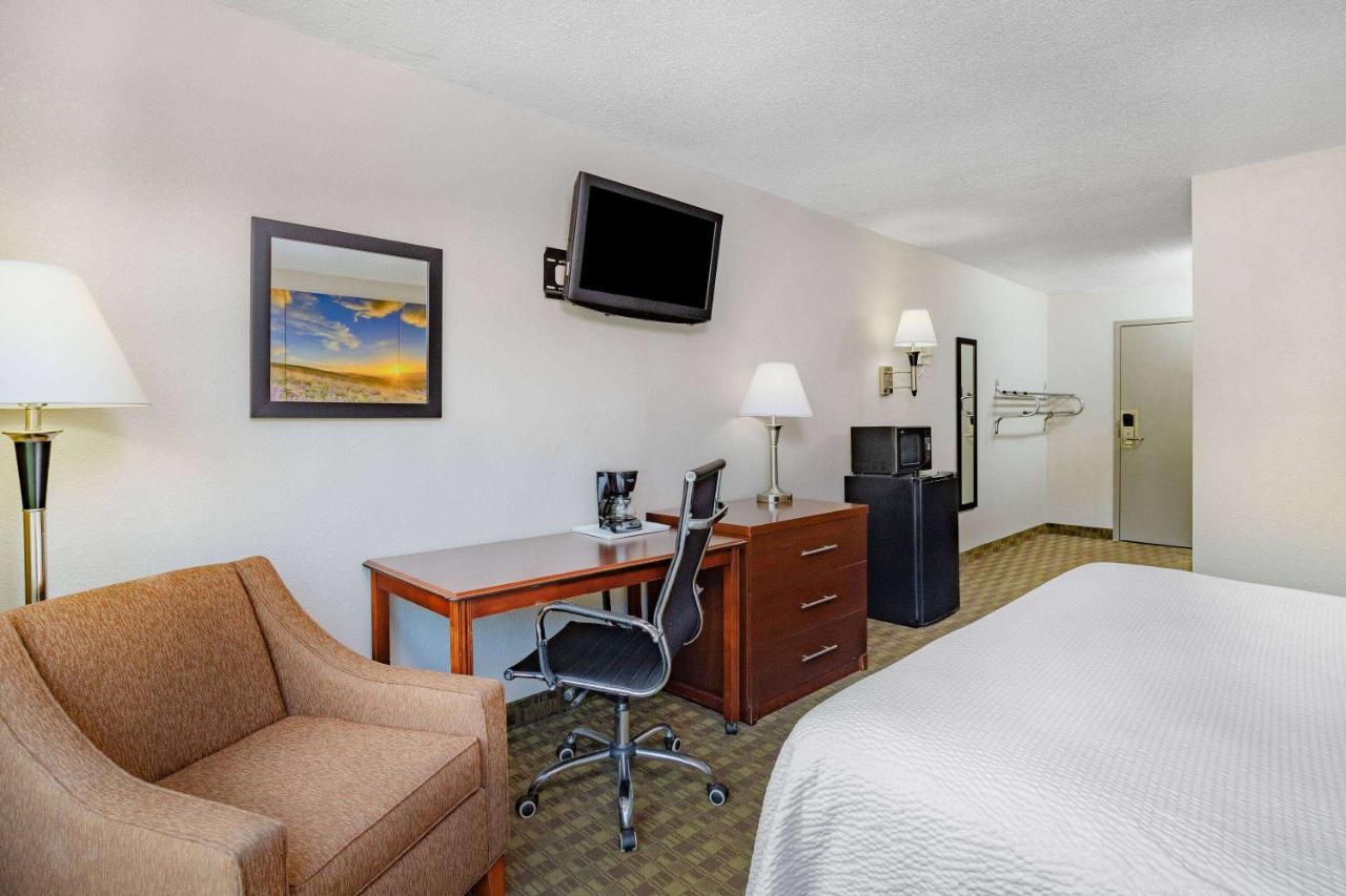 Days Inn By Wyndham Cambridge Eksteriør bilde